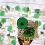 Grüne Adventskalender Zahlen: Upcycling Papier-Collagen