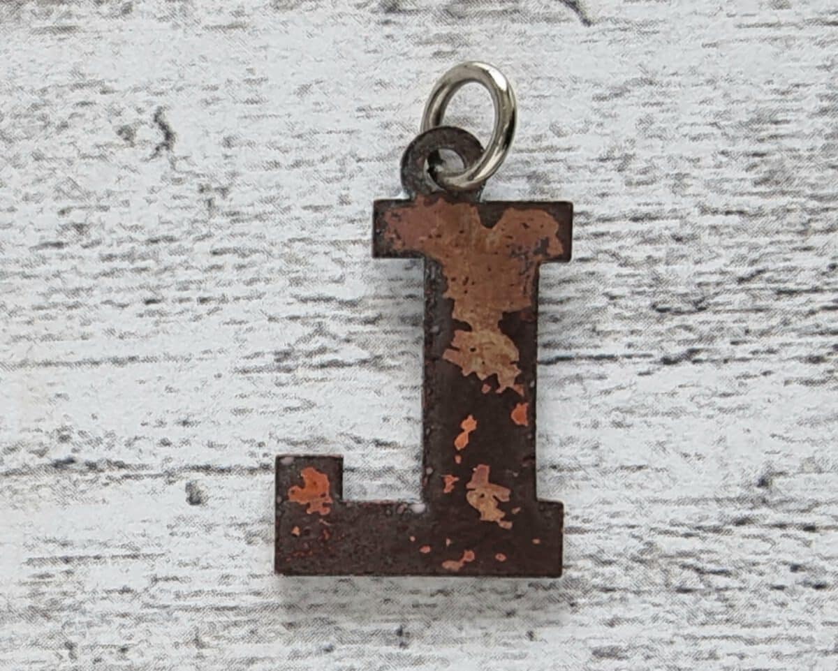 Emaille Vintage Anhänger L Buchstabe 1970er türkis Geschenk Retro Name Hippie – Bild 2