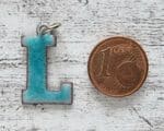 Emaille Vintage Anhänger L Buchstabe 1970er türkis Geschenk Retro Name Hippie – Bild 3