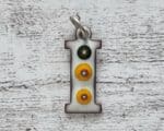 Emaille Anhänger Vintage I Buchstabe 1970er Millefiori weiß gelb Geschenk Retro – Bild 2