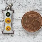 Emaille Anhänger Vintage I Buchstabe 1970er Millefiori weiß gelb Geschenk Retro