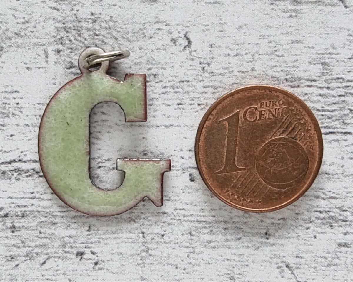 1970er Vintage Buchstabe Anhänger G grün Emaille Geschenk Mode Retro Name Taufe – Bild 3