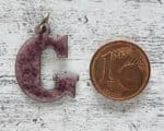 1970er Emaille Vintage Buchstabe Anhänger G lila Geschenk Mode Retro Name Hippie – Bild 3